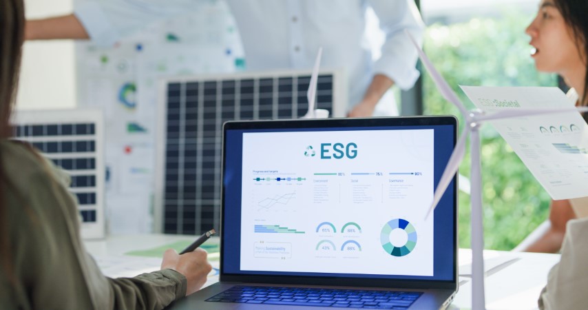 How Does a Disaggregated Demand Forecasting System Influence Forecast Error and Inventory Levels?