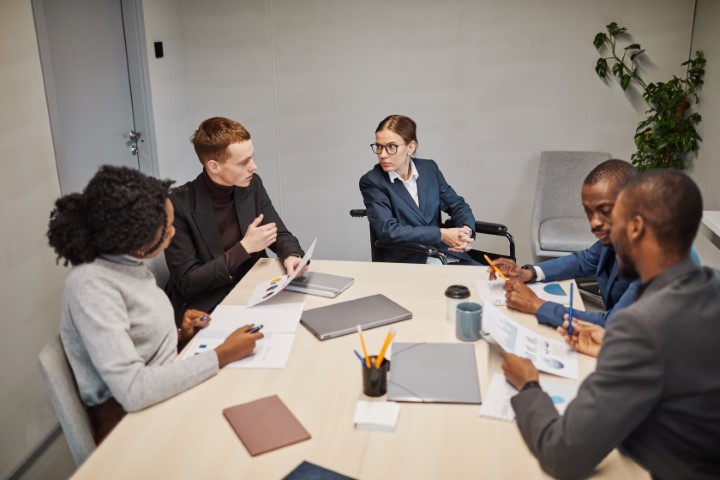 Do Managers Set Tougher Targets When They Believe in the Mission?